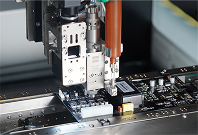自动点胶机对电子产品的精密点胶是怎样完成的